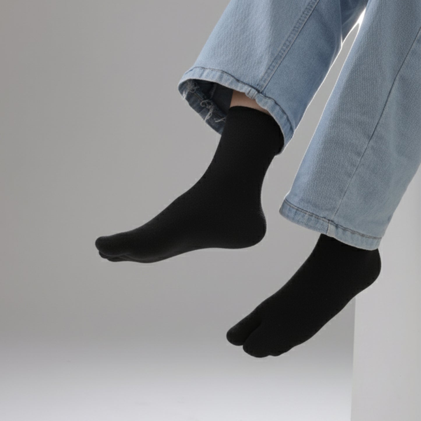 Women's Fine Woolen Thumb Crew Socks - Black (Pack of 3)